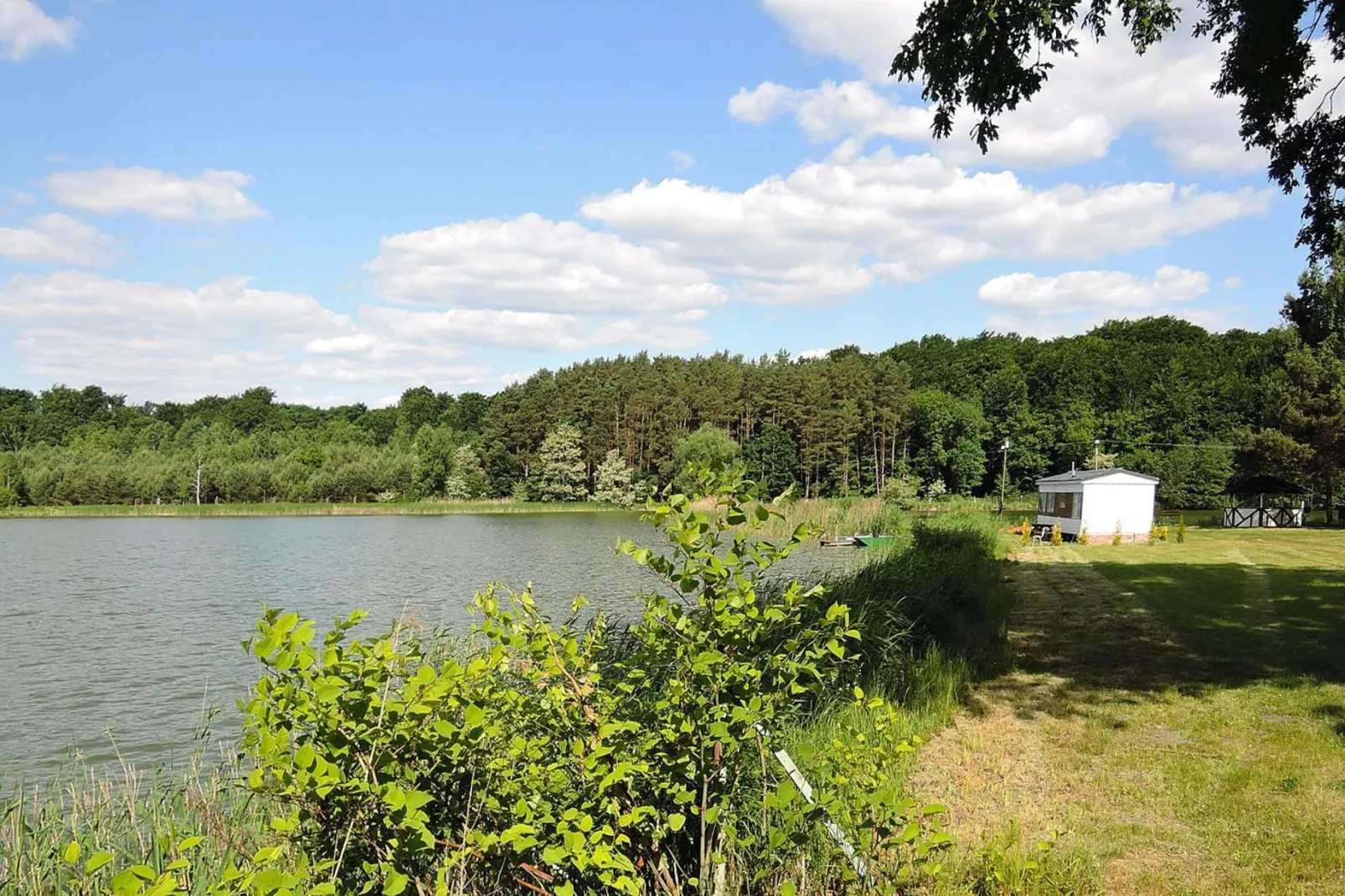 Holiday complex in Jezierzyce by Szczecin at the lake for 4 persons 30 qm Typ B Zielony-Gebieden zomer 5km