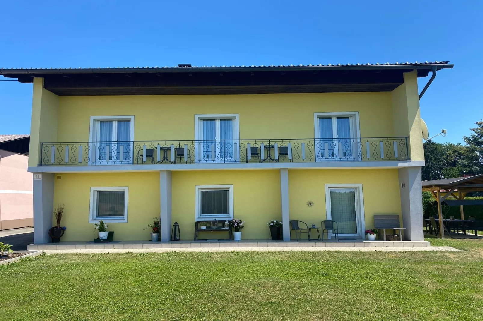Apartment Cas St Kanzian-Buitenkant zomer