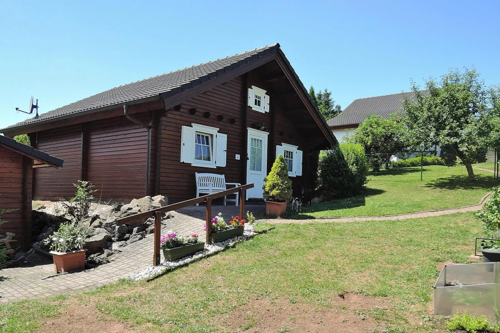 Ferienhaus Spatz 3 Pers-Buitenkant zomer