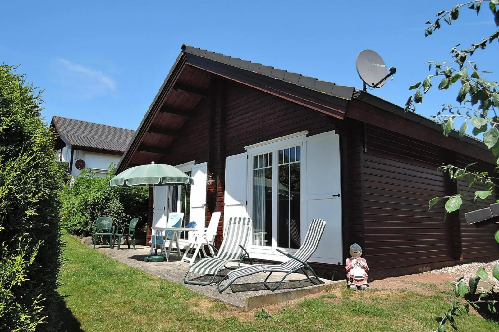Ferienhaus Spatz 3 Pers-Buitenkant zomer