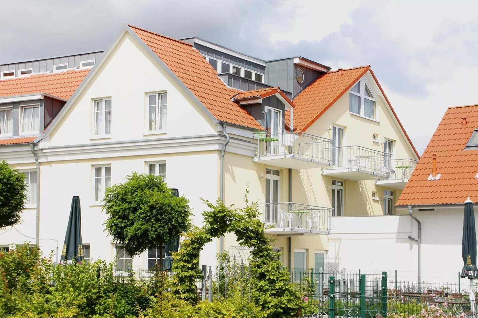 Ferienwohnung Kleiner Seestern Wiek-Wohnung 33-Buitenkant zomer