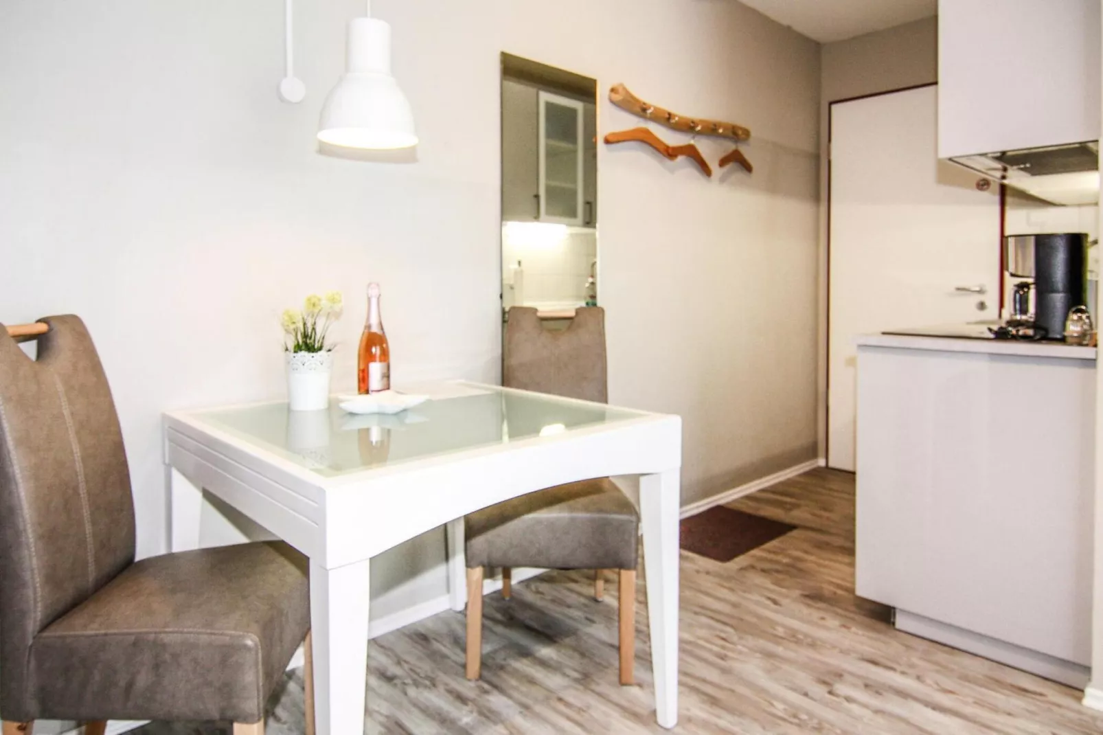 Ferienwohnung Kleiner Seestern Wiek-Wohnung 33-Eetkamer