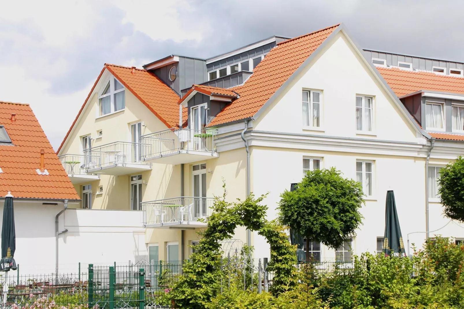Ferienwohnung Kleiner Seestern Wiek-Wohnung 33-Buitenkant zomer
