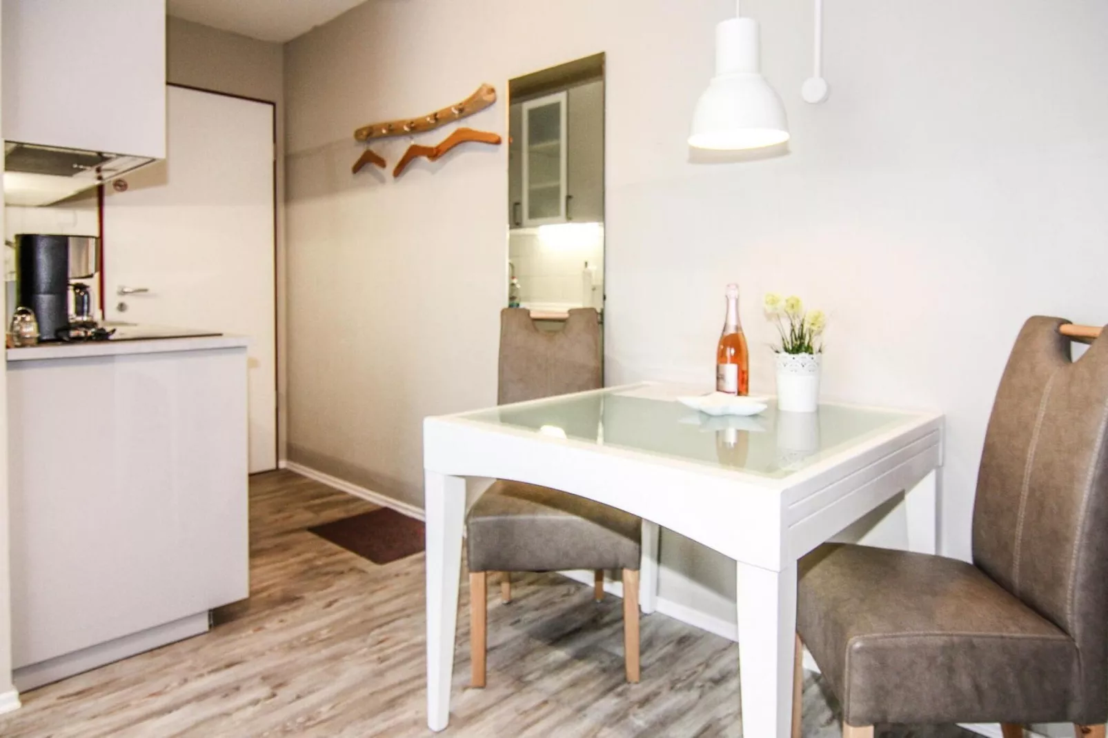 Ferienwohnung Kleiner Seestern Wiek-Wohnung 33-Eetkamer