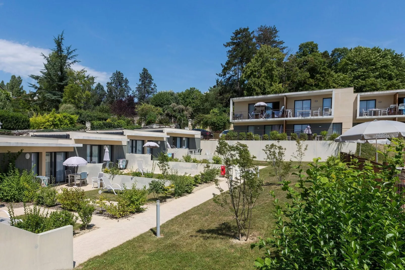Le Clos Saint Michel 1-Buitenkant zomer