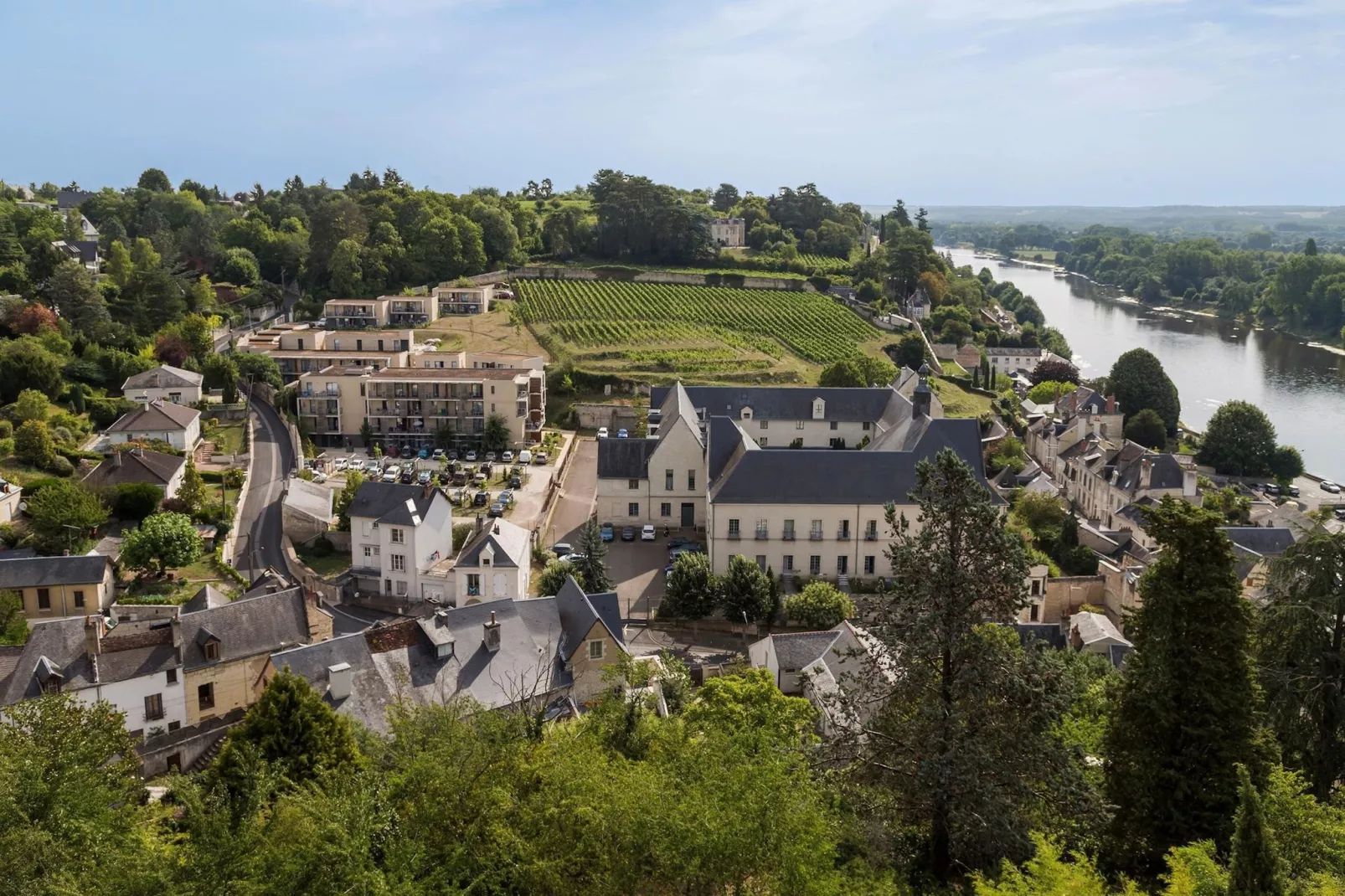 Le Clos Saint Michel 1-Uitzicht zomer