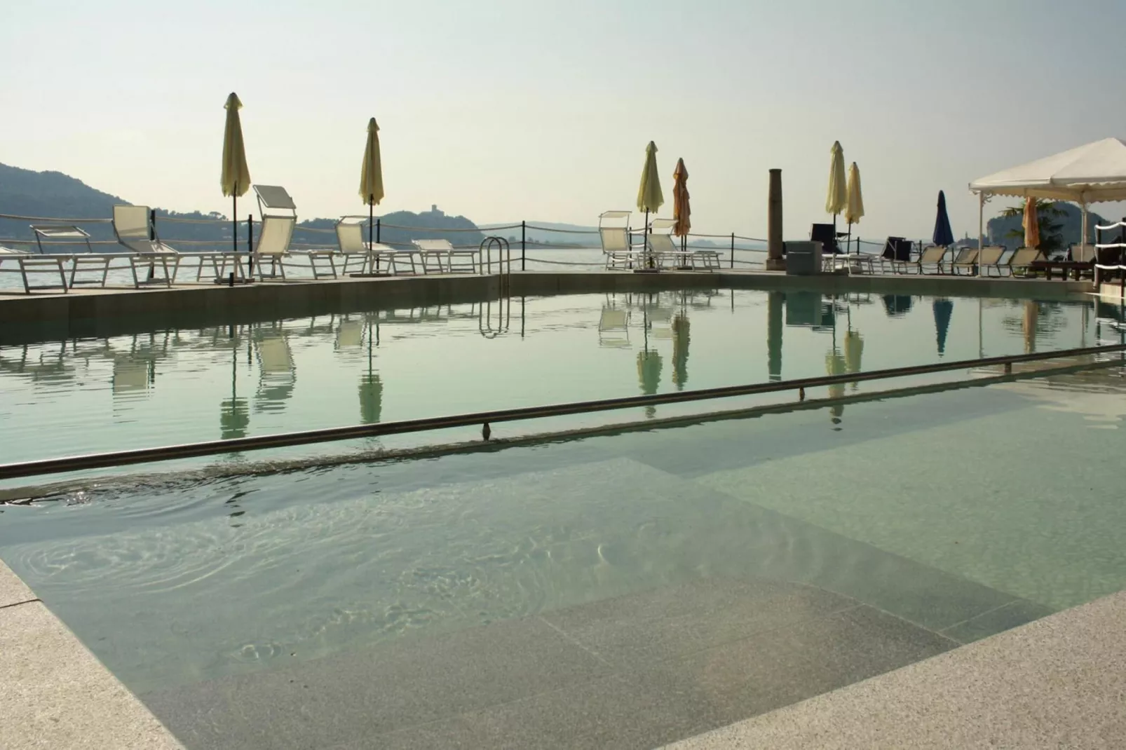 Residence Antico Verbano Meina-Bilo 3J - 2 pers-Zwembad