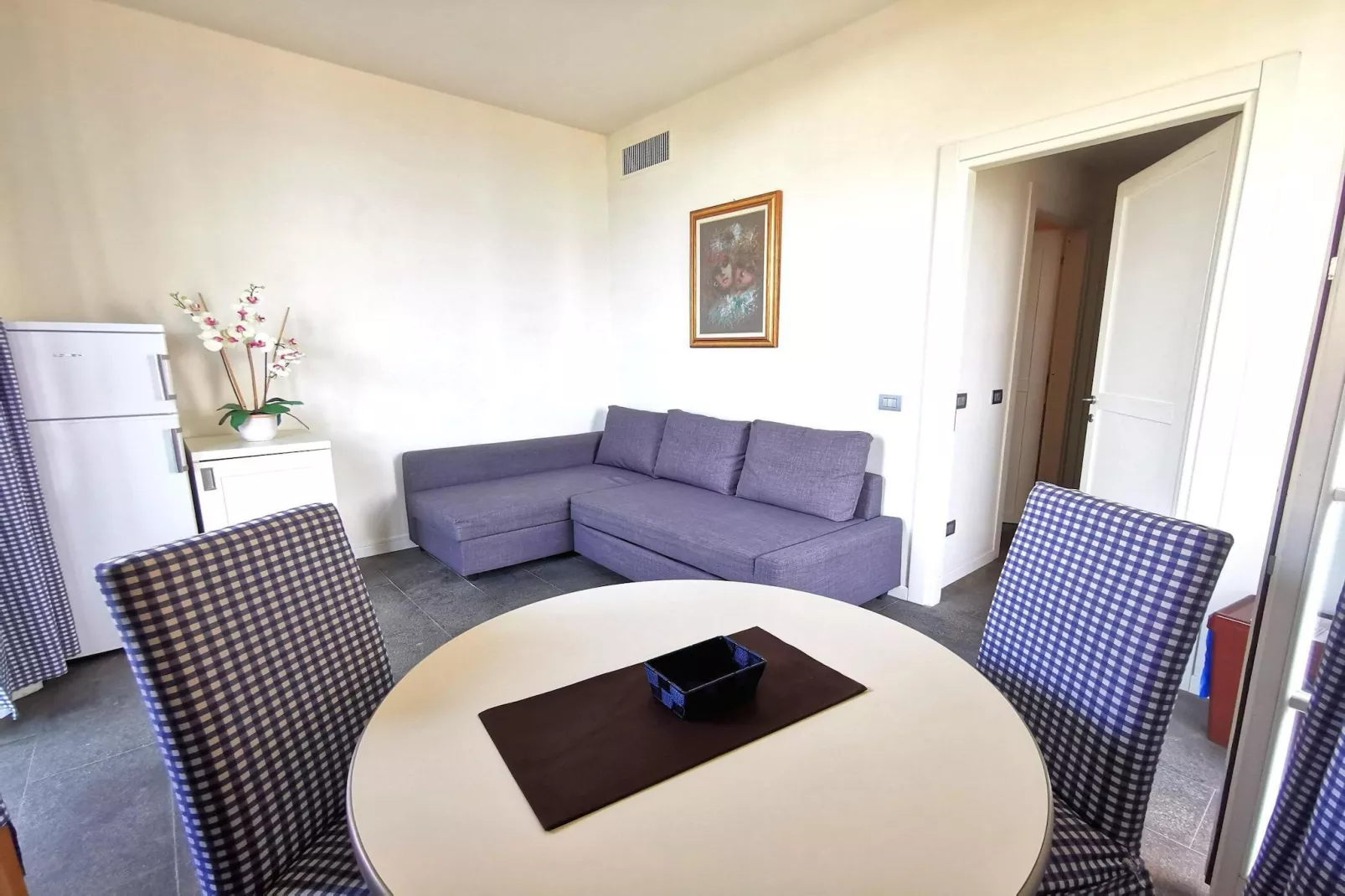 Residence Antico Verbano Meina-Bilo 3J - 2 pers-Woonkamer