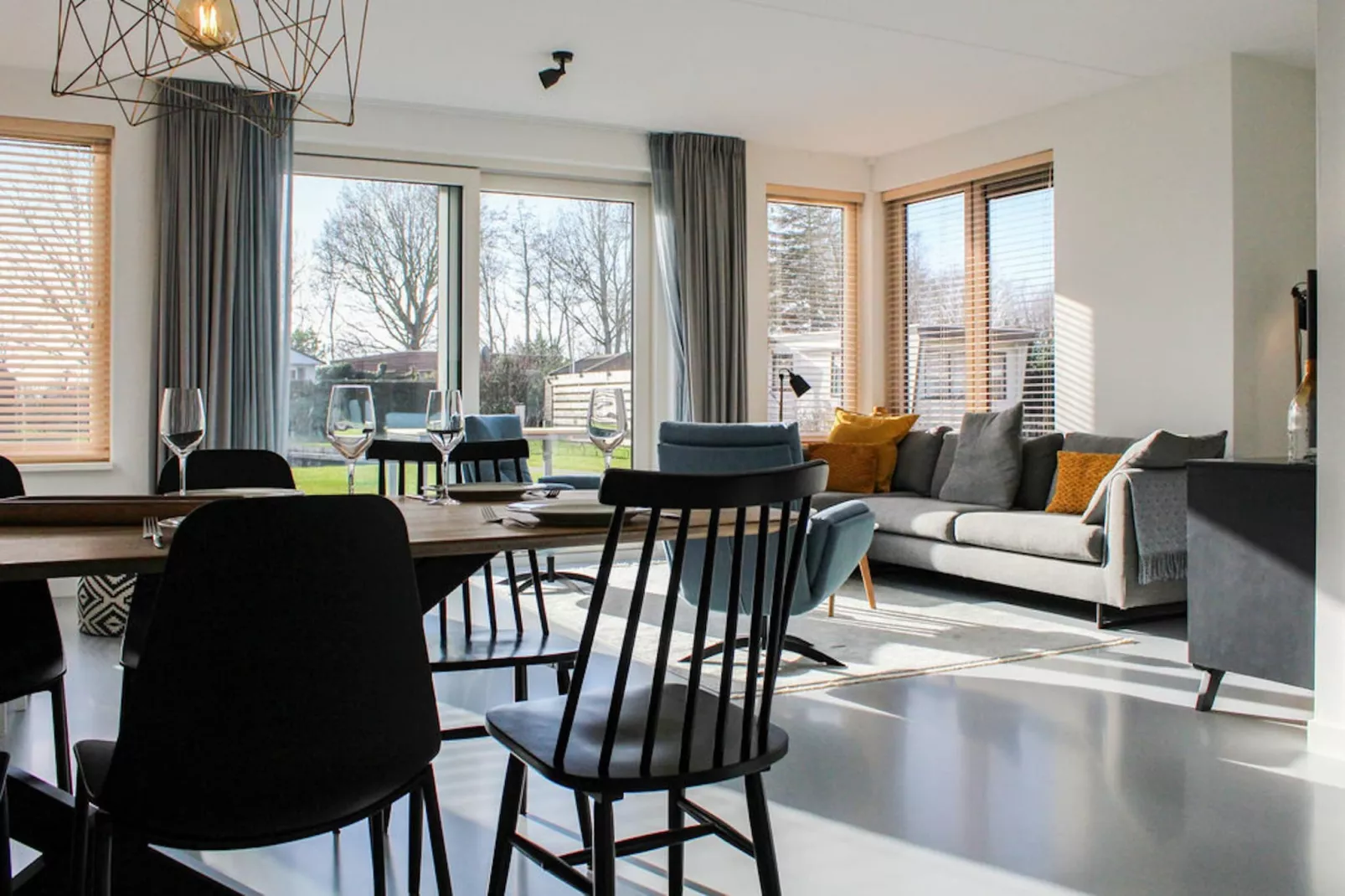 Recreatiepark Idskenhuizen 8-Eetkamer