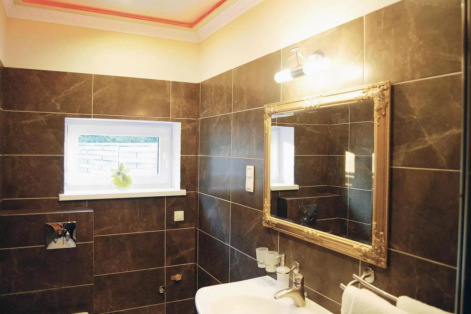 Dom wakacyjny z basenem dla 7 osób Sieciemin-Badkamer