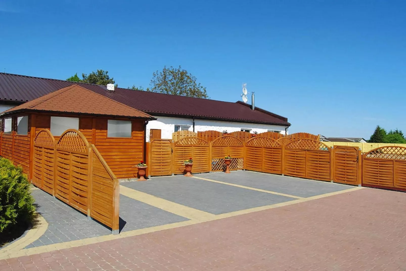 Dom wakacyjny z basenem dla 7 osób Sieciemin-Terrasbalkon