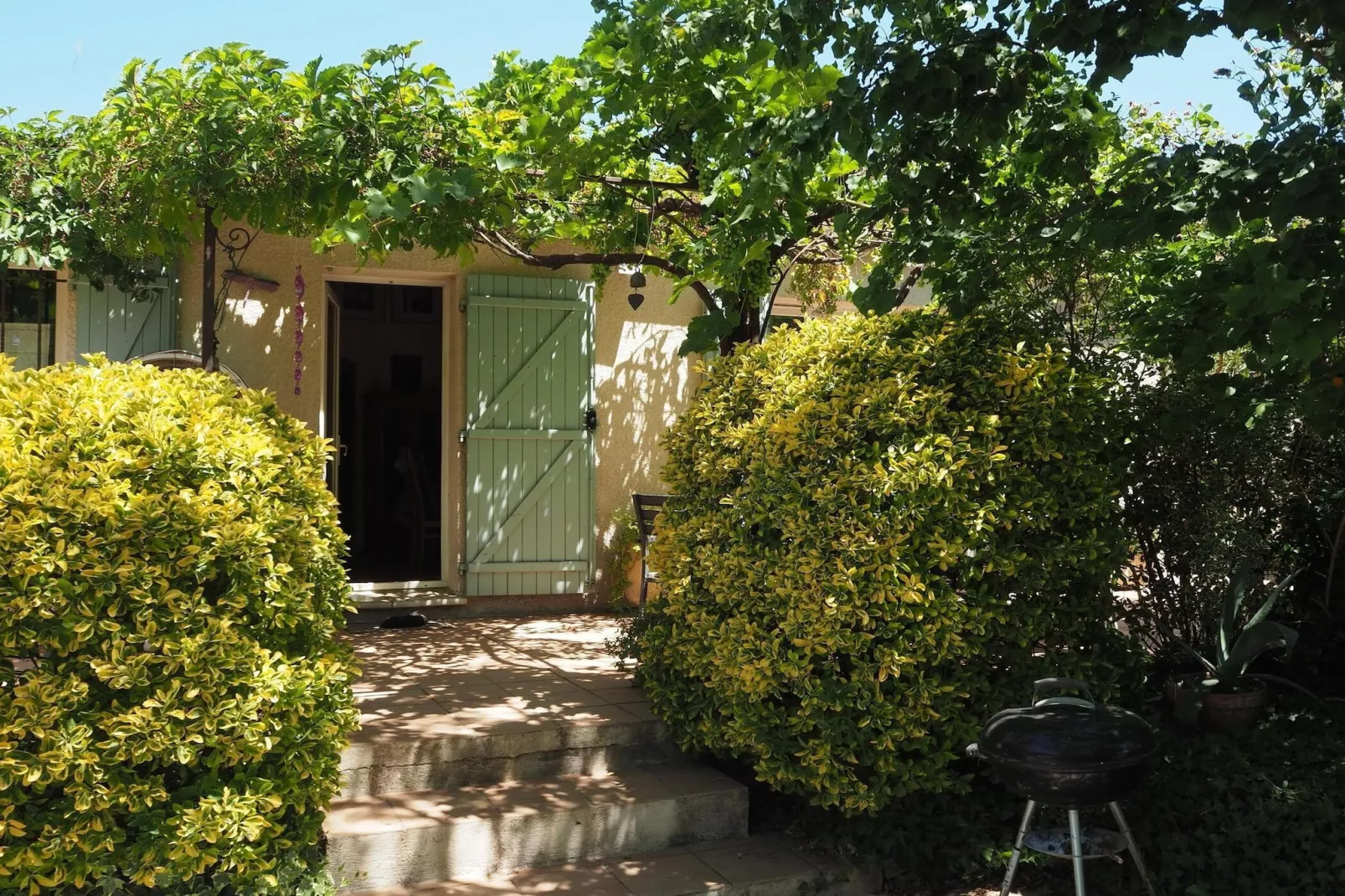 Ferienhaus in Vernègues-Tuinen zomer