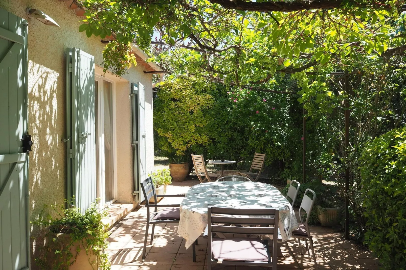 Ferienhaus in Vernègues-Tuinen zomer