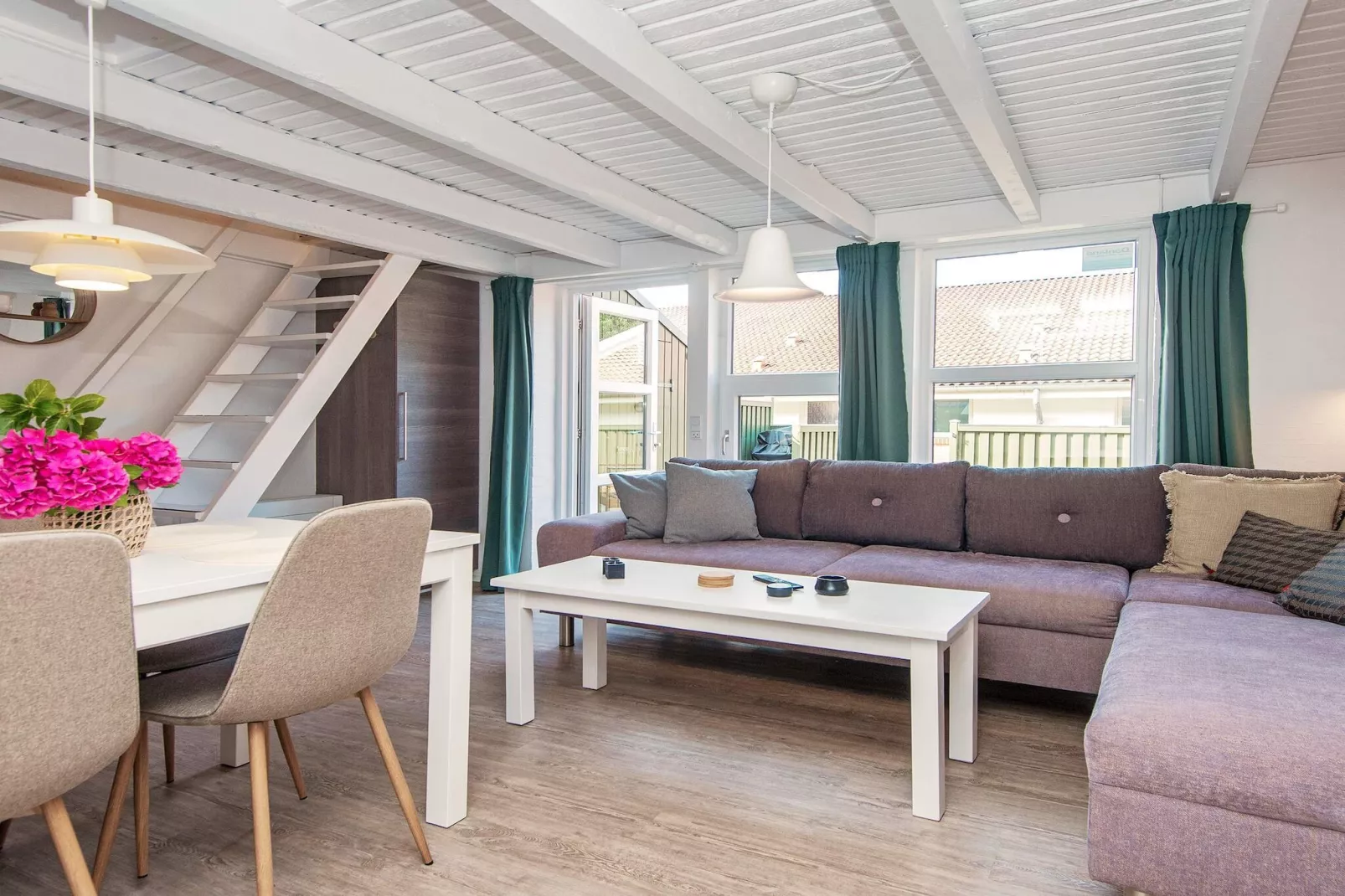 3 room,2 levels,dishwasher.,Premium-Binnen