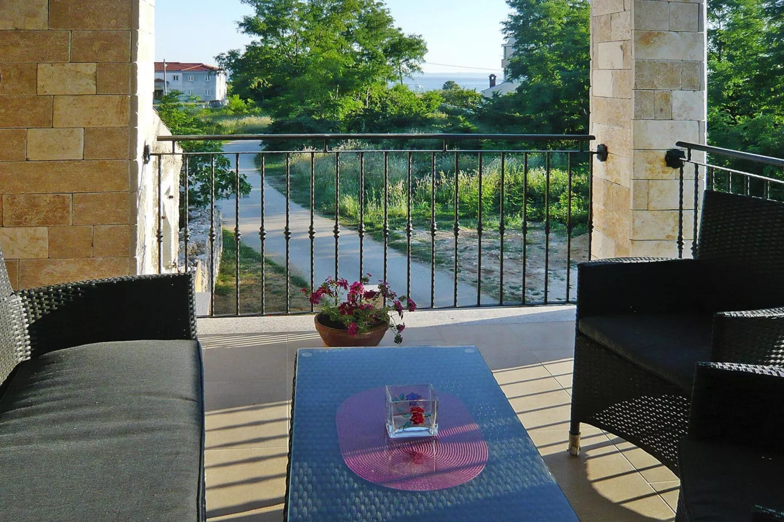 Holiday home, Privlaka-Ferienhaus Ruza, ca. 90 qm, bei Belegung mit 5-6 Personen-Terrasbalkon