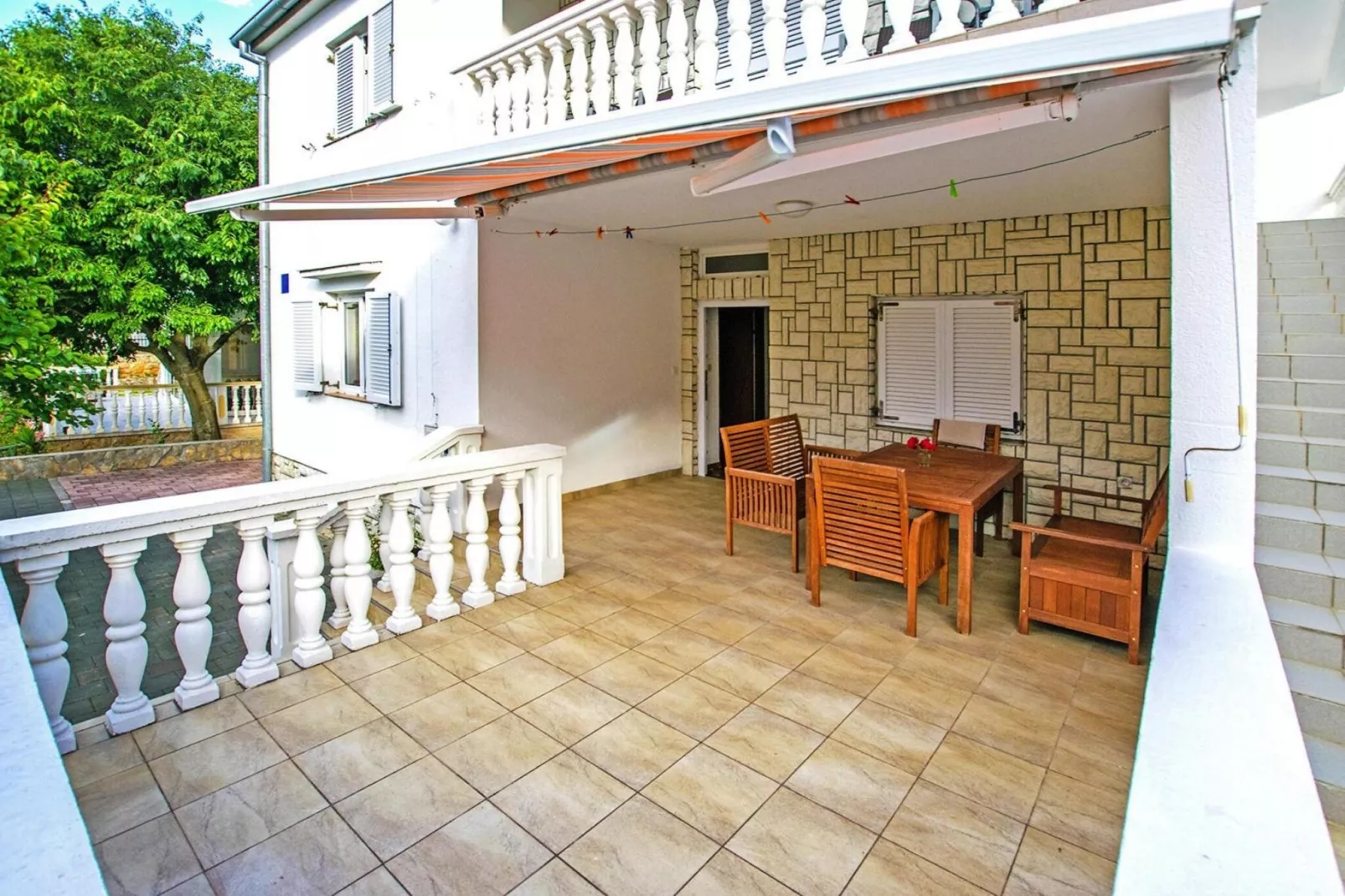 Apartment im Haus Lika Seline-SD55 A02-OG - 6 Pers-Terrasbalkon