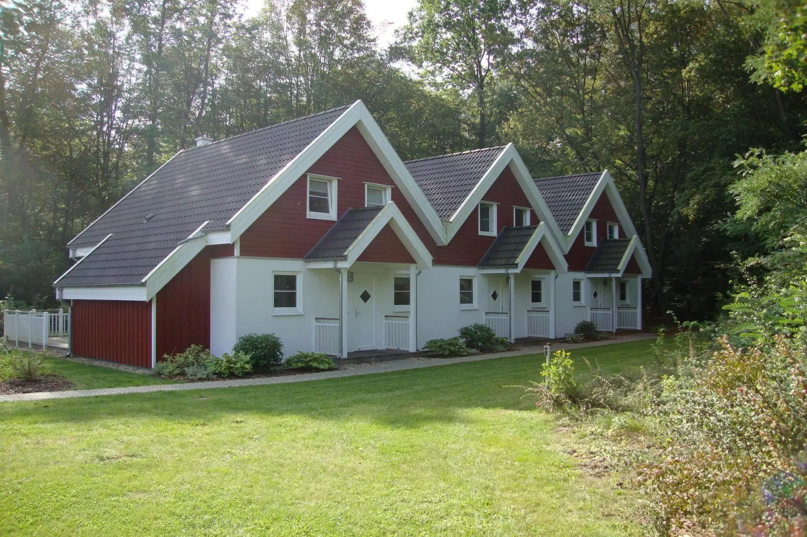 Familienhaus am Wald-Buitenkant zomer