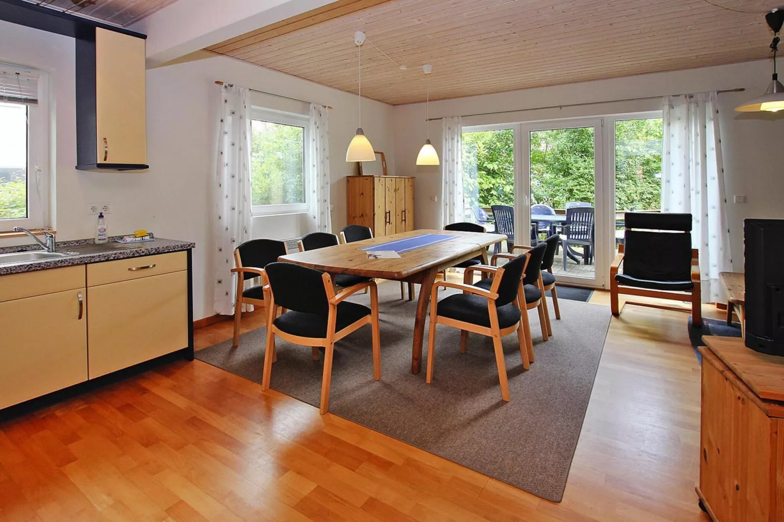 Teichrose 108 qm 9 Personen-Eetkamer