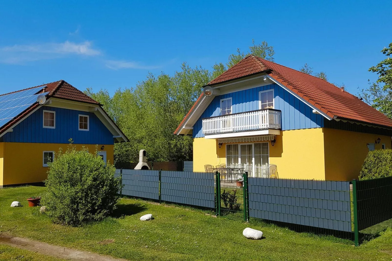 FH Nr 2 mit Hund 7-8 Personen 135 qm-Buitenkant zomer