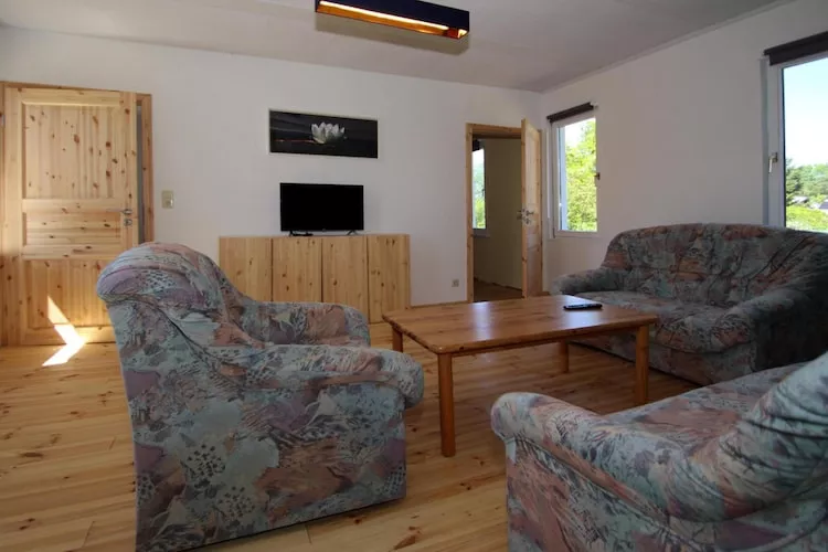 Bungalow 6 Waren-Woonkamer