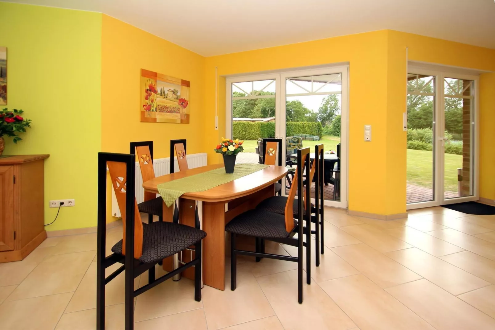 Große Ferienwohnung für 6 Personen mit Terrasse-Eetkamer