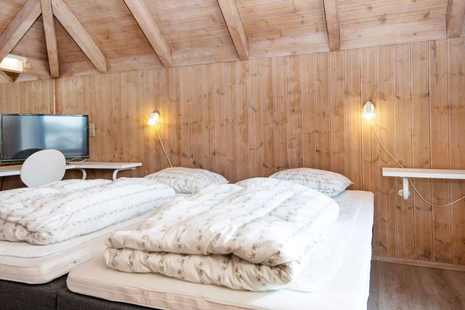 Ruim 12-persoons vakantiehuis in Hvide Sande met sauna-Binnen
