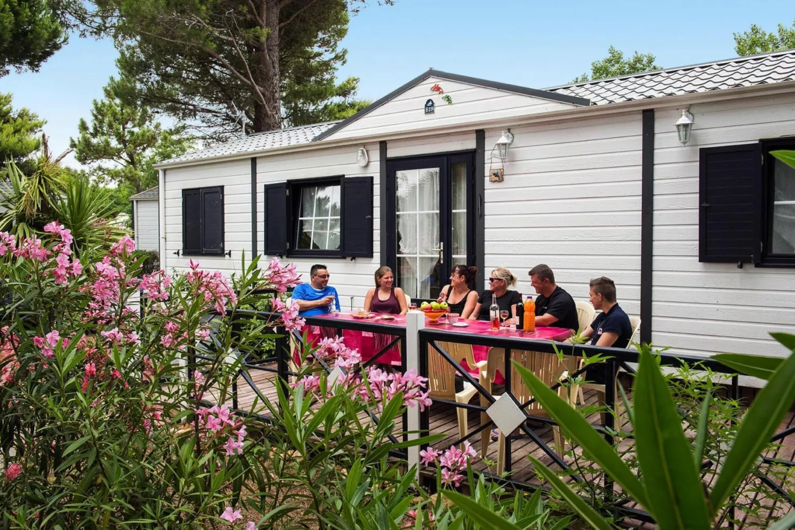 Domaine Les Mûriers Vendres-Plage // mobilhome 2 chambres-Buitenkant zomer
