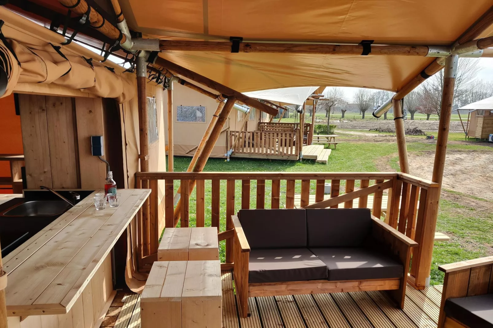 Vakantiepark Eigen Wijze 10-Terrasbalkon