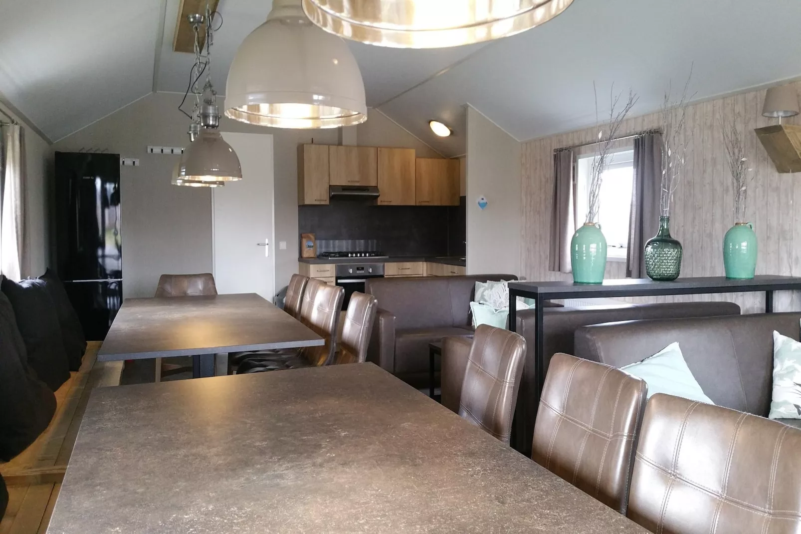 Vakantiepark Eigen Wijze 10-Eetkamer