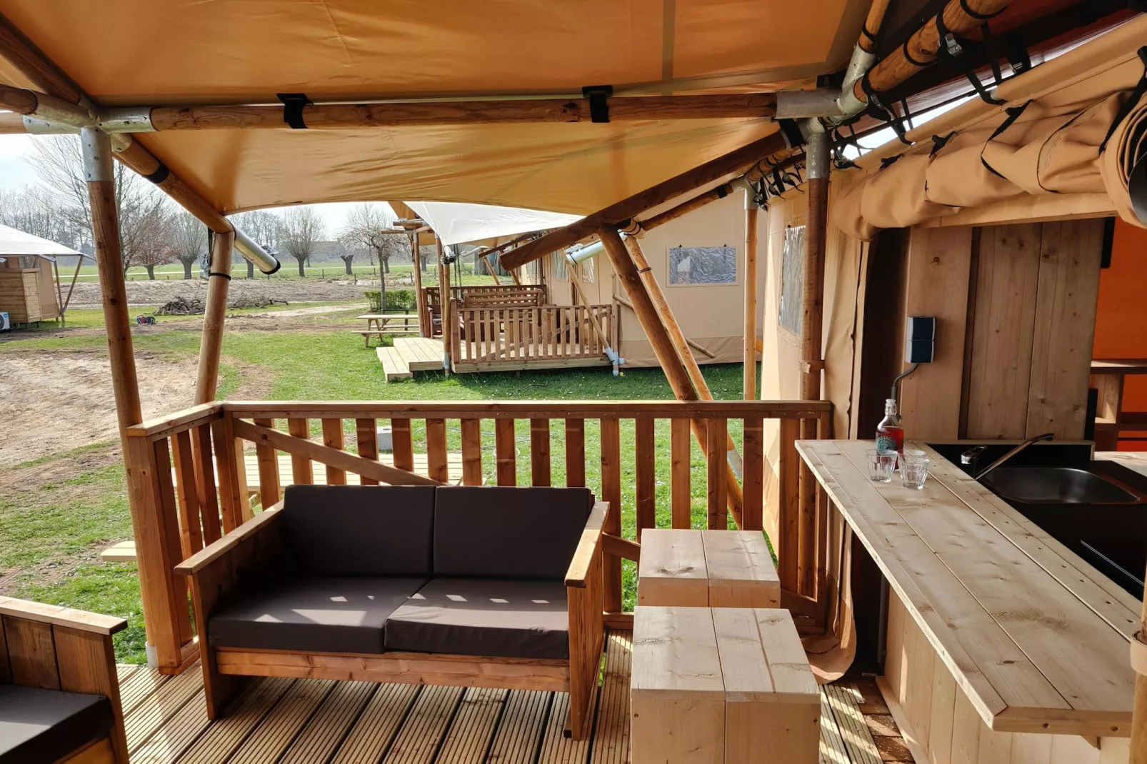 Vakantiepark Eigen Wijze 10-Terrasbalkon