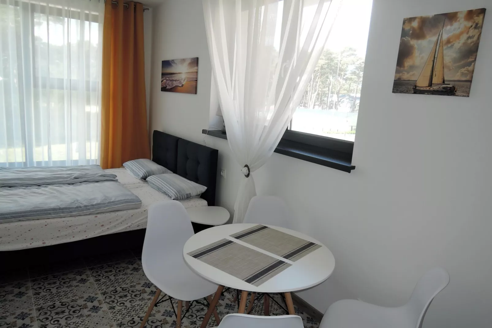 Apartament na 1 piętrze-Eetkamer