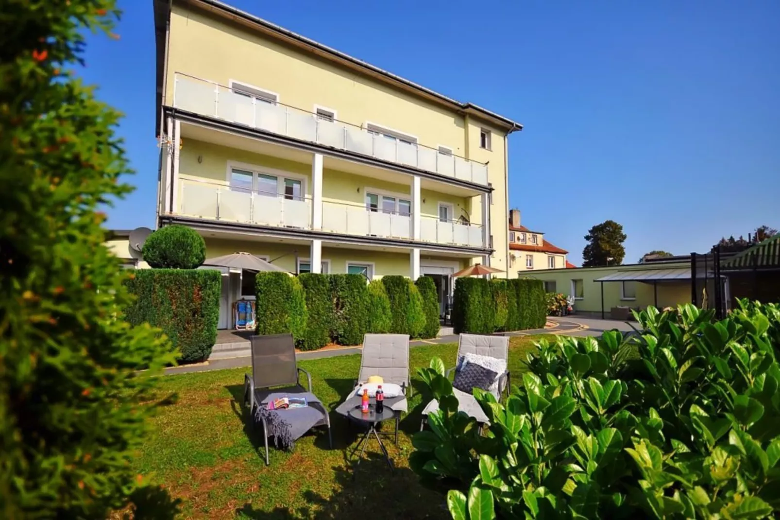 Apartament nr 3 35 qm parter Ustronie Morskie-Buitenkant zomer
