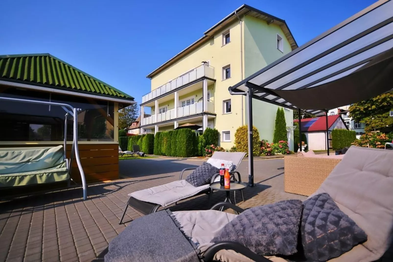 Apartament nr 3 35 qm parter Ustronie Morskie-Buitenkant zomer