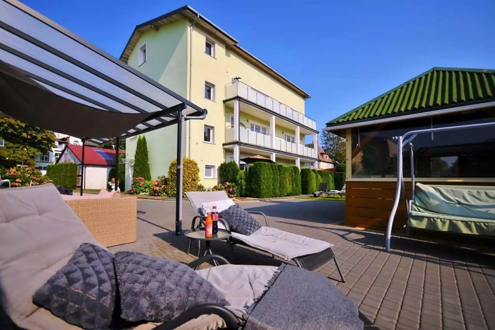 Apartament nr 3 35 qm parter Ustronie Morskie-Buitenkant zomer