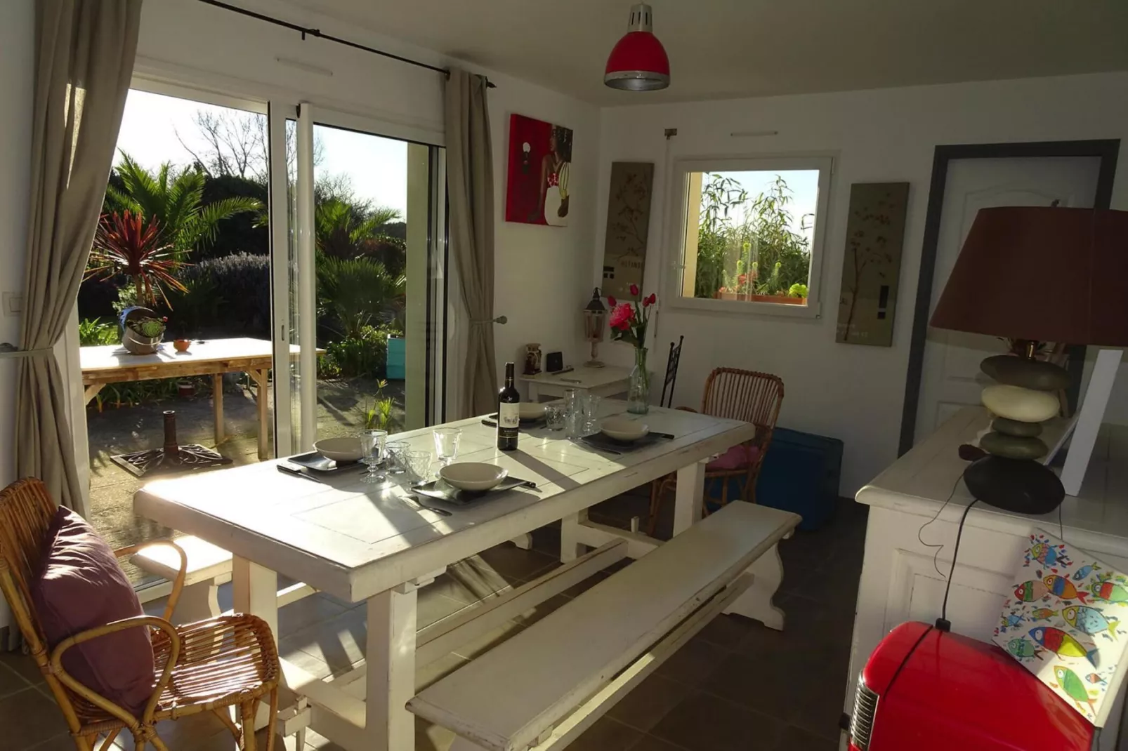 Pretty holiday home in palm garden near coast Pleubian-Eetkamer