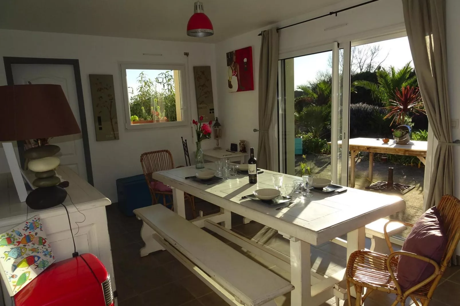 Pretty holiday home in palm garden near coast Pleubian-Eetkamer