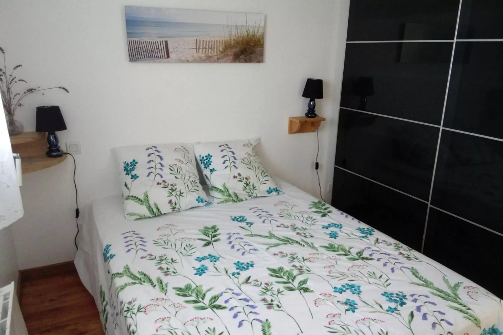 Pretty holiday home in palm garden near coast Pleubian-Slaapkamer
