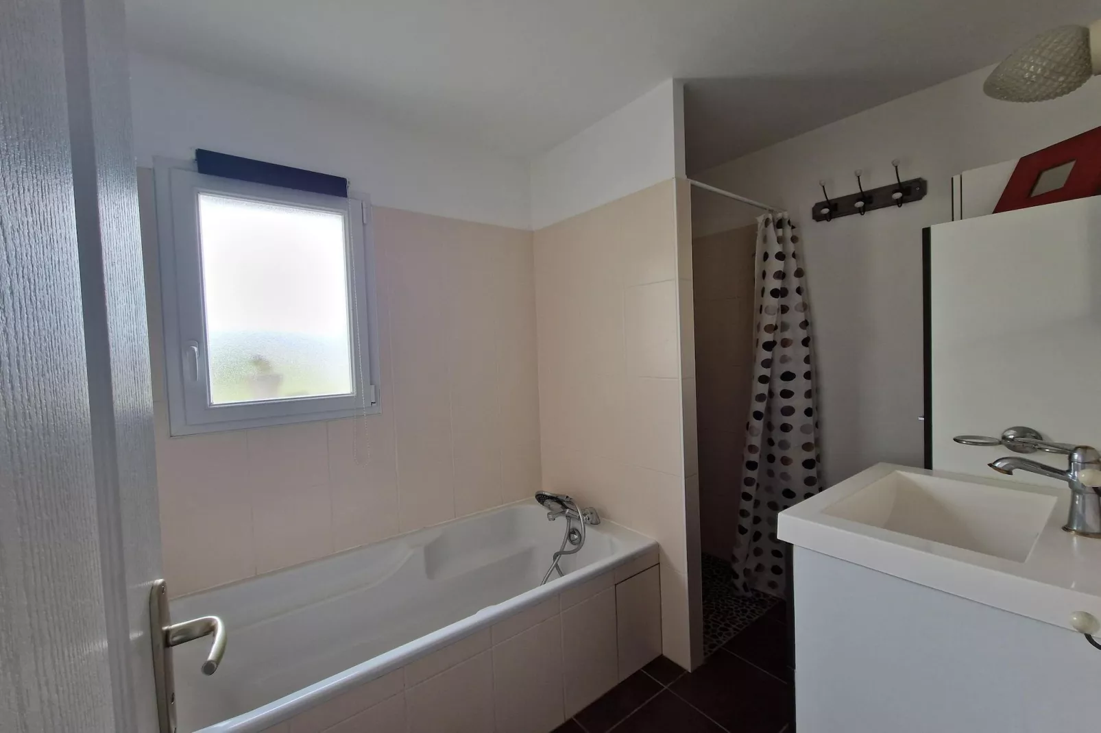 Pretty holiday home in palm garden near coast Pleubian-Badkamer