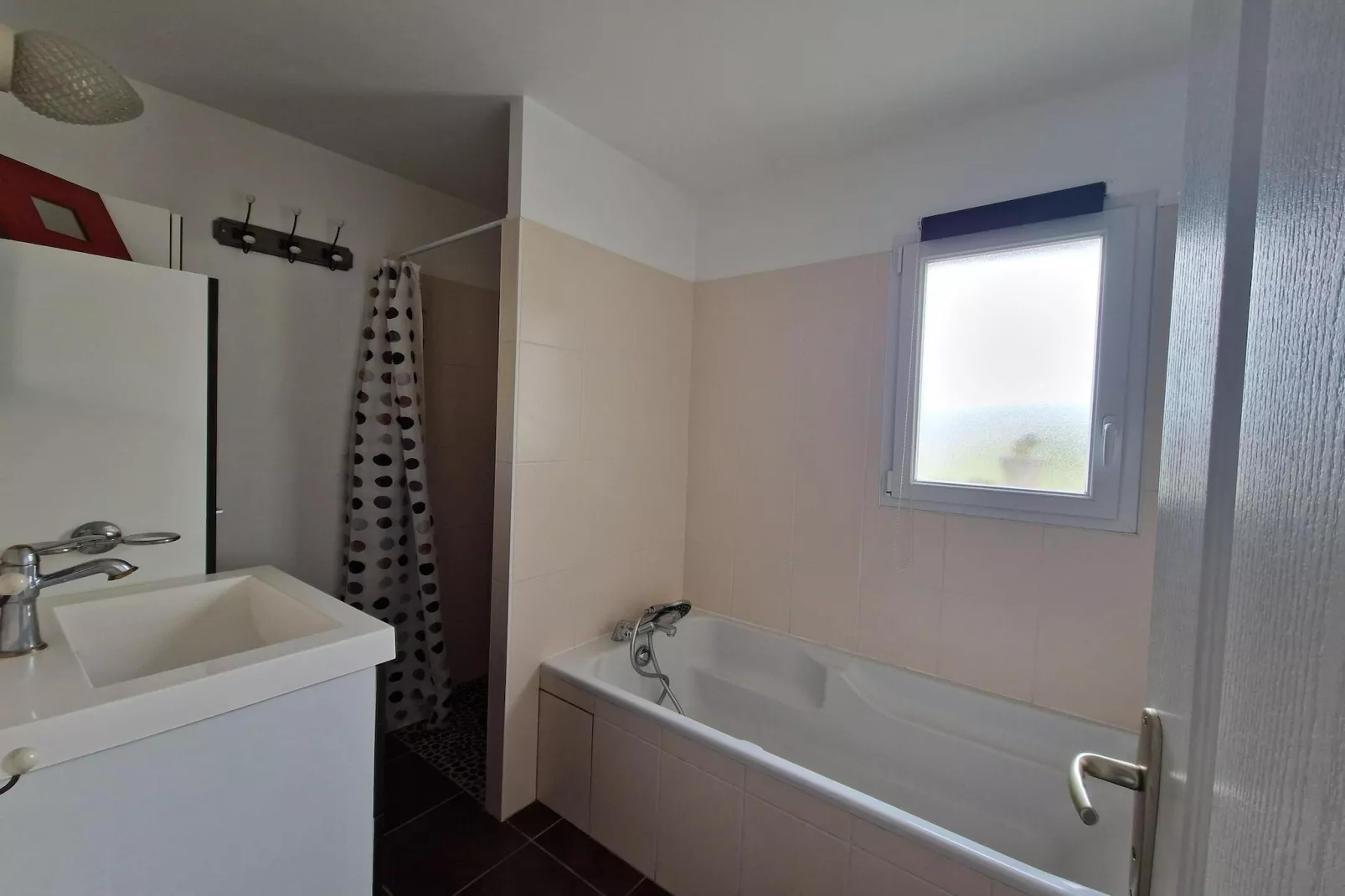 Pretty holiday home in palm garden near coast Pleubian-Badkamer