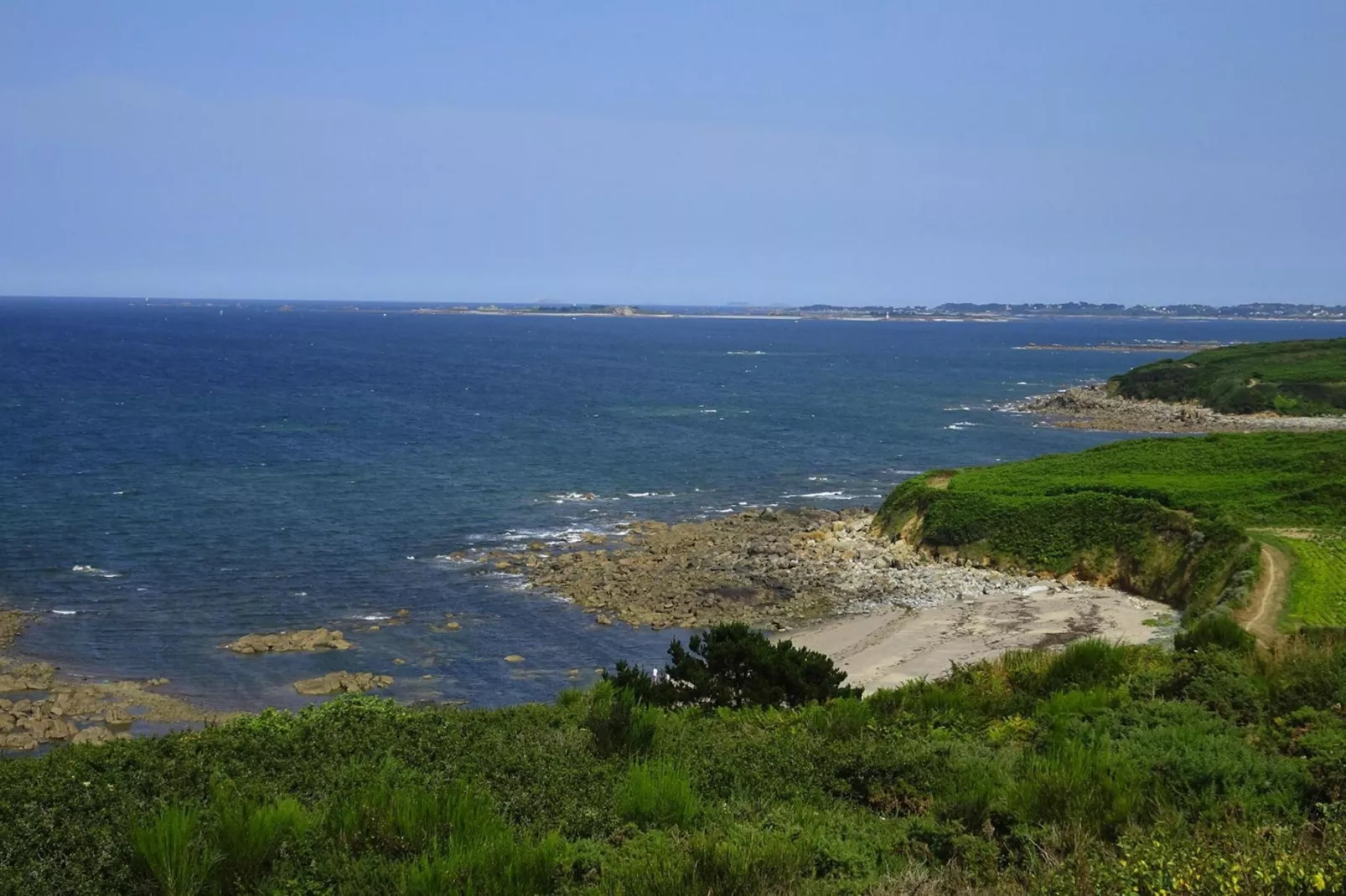 Pretty holiday home in palm garden near coast Pleubian-Gebieden zomer 1km