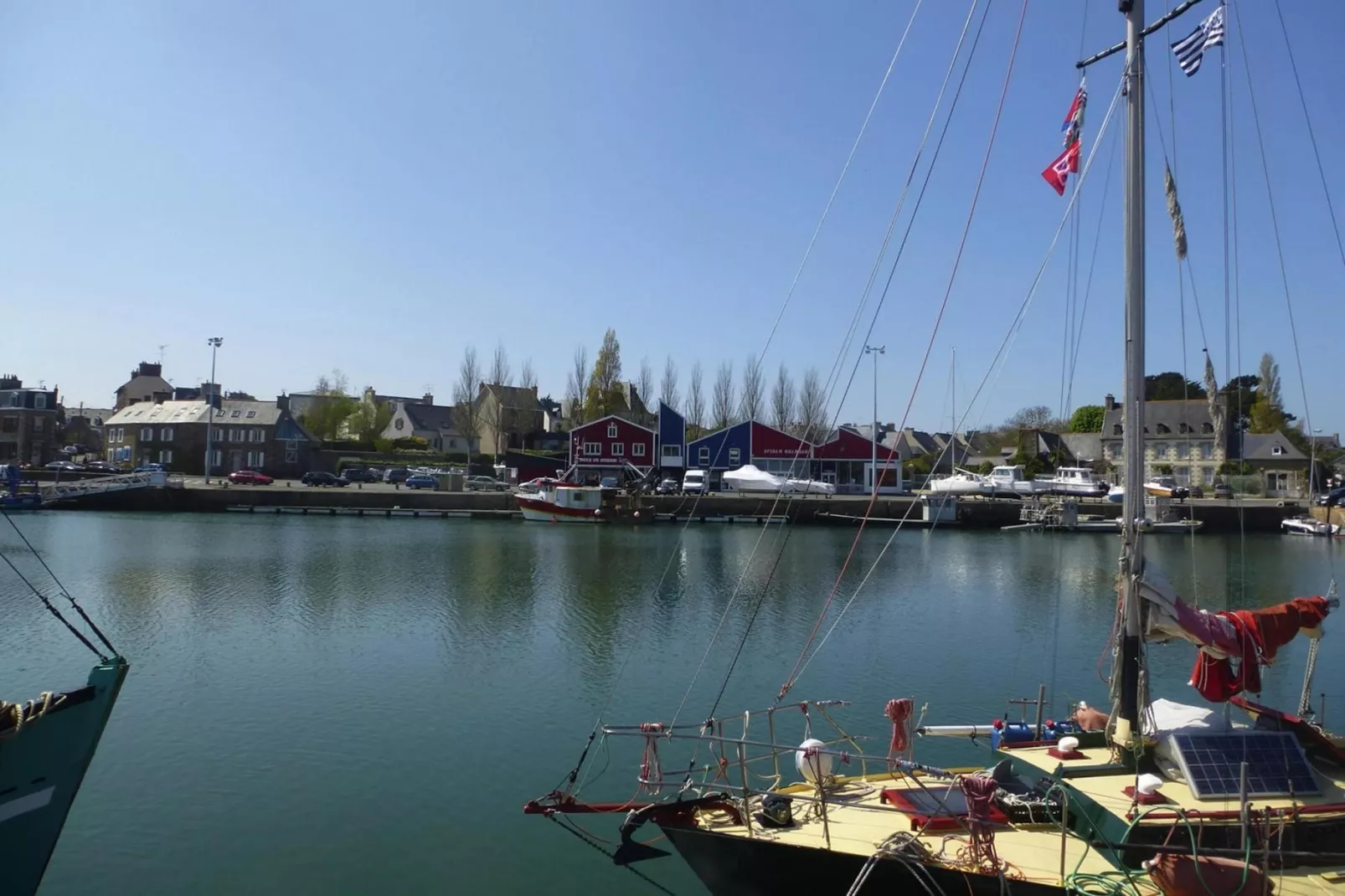 Pretty holiday home in palm garden near coast Pleubian-Gebieden zomer 5km