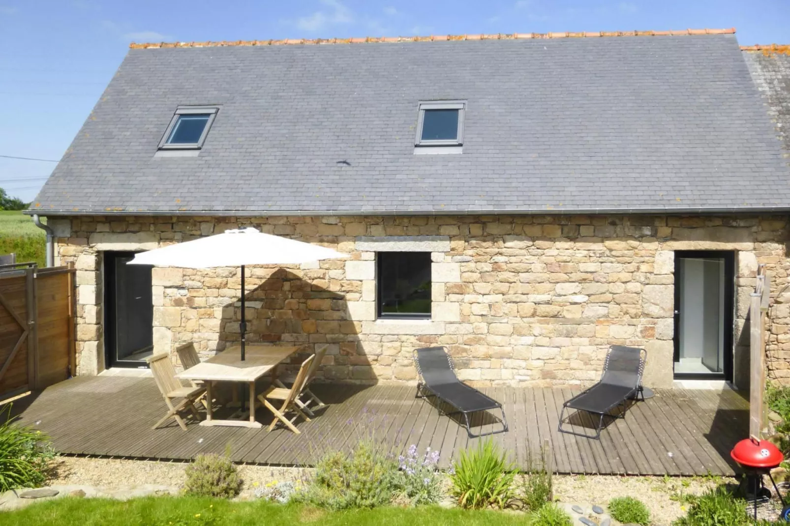 Maison de vacances Ploumilliau-Buitenkant zomer