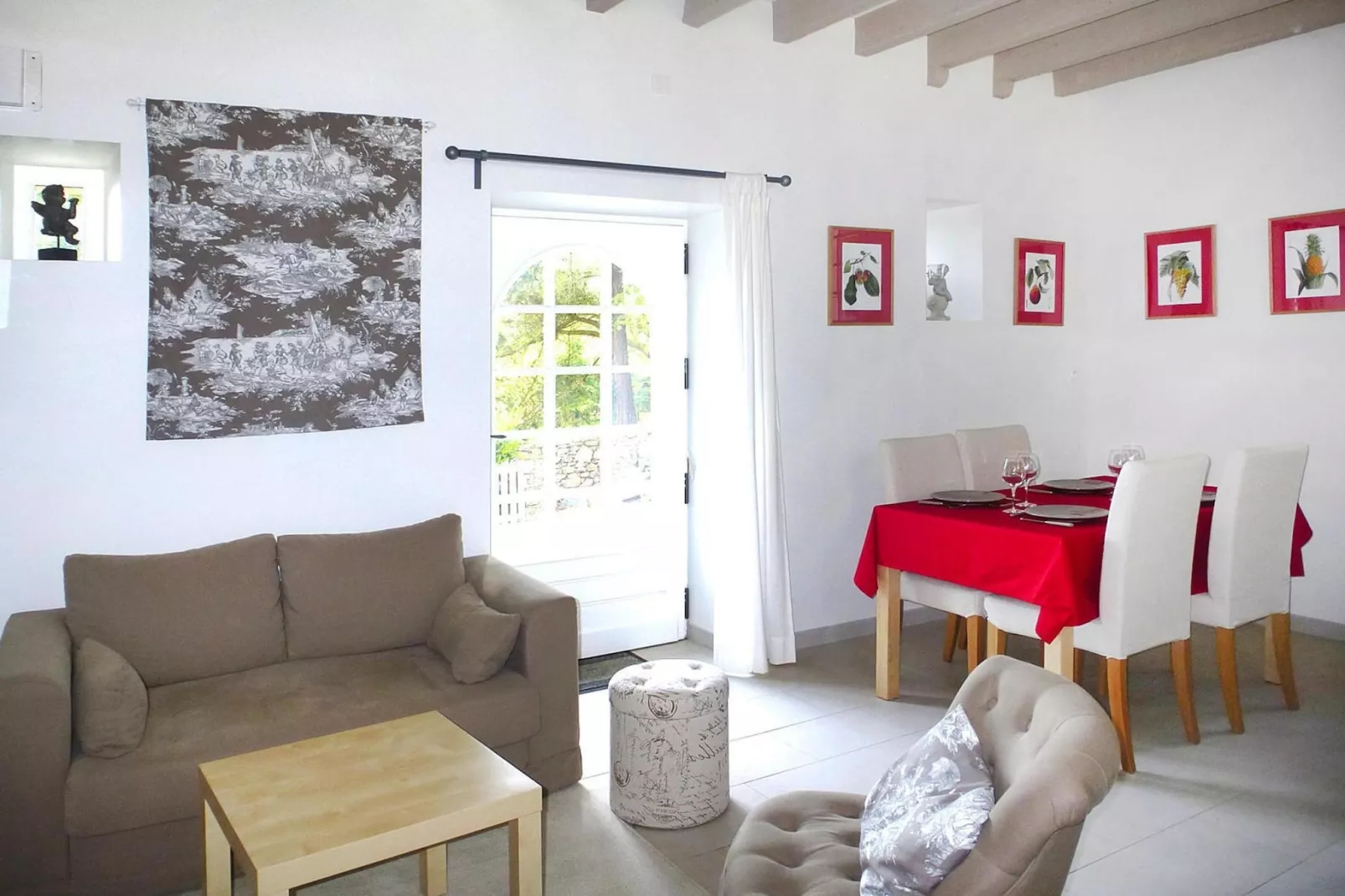 Beautiful country house on common property Plougrescant-Woonkamer