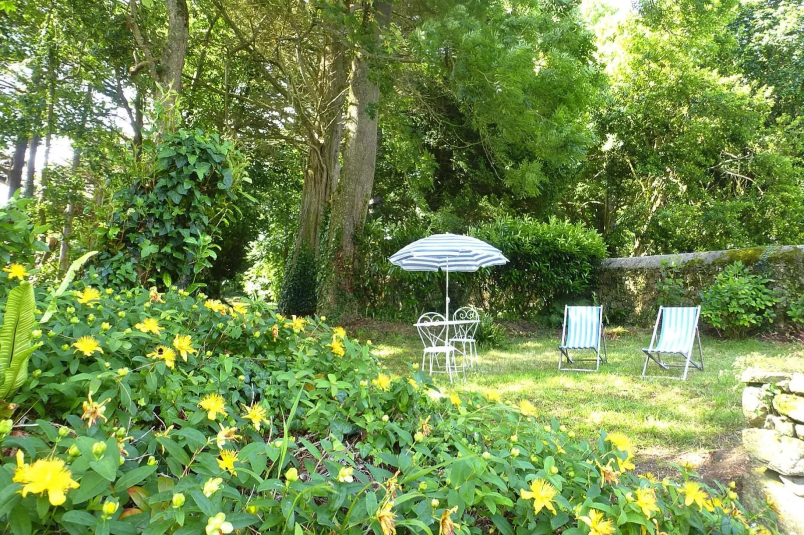 Beautiful country house on common property Plougrescant-Faciliteiten
