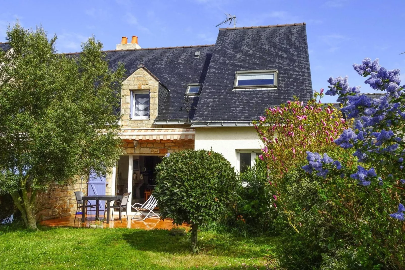 Semi-detached house Damgan-Buitenkant zomer