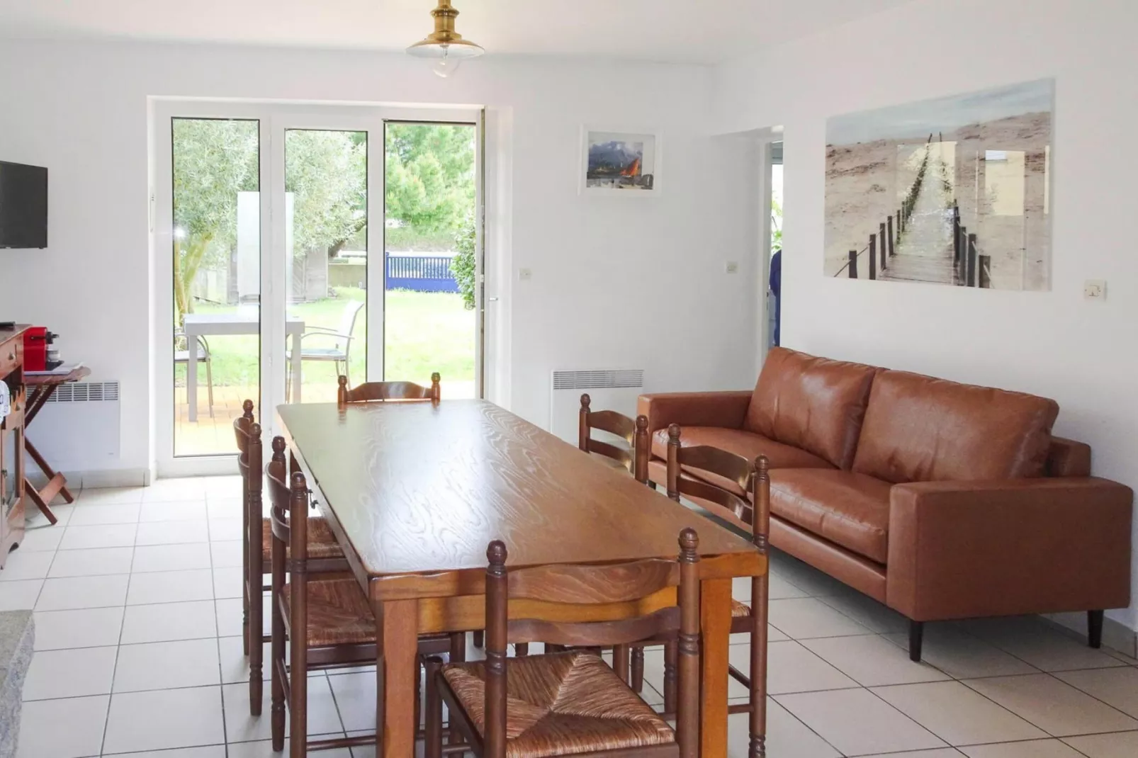 Semi-detached house Damgan-Eetkamer