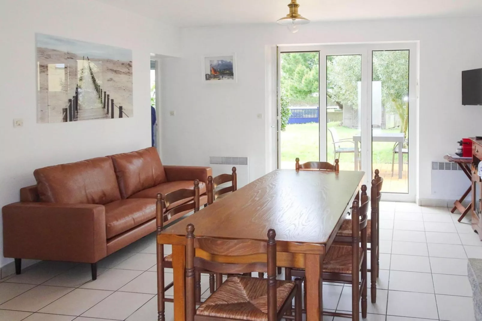 Semi-detached house Damgan-Eetkamer