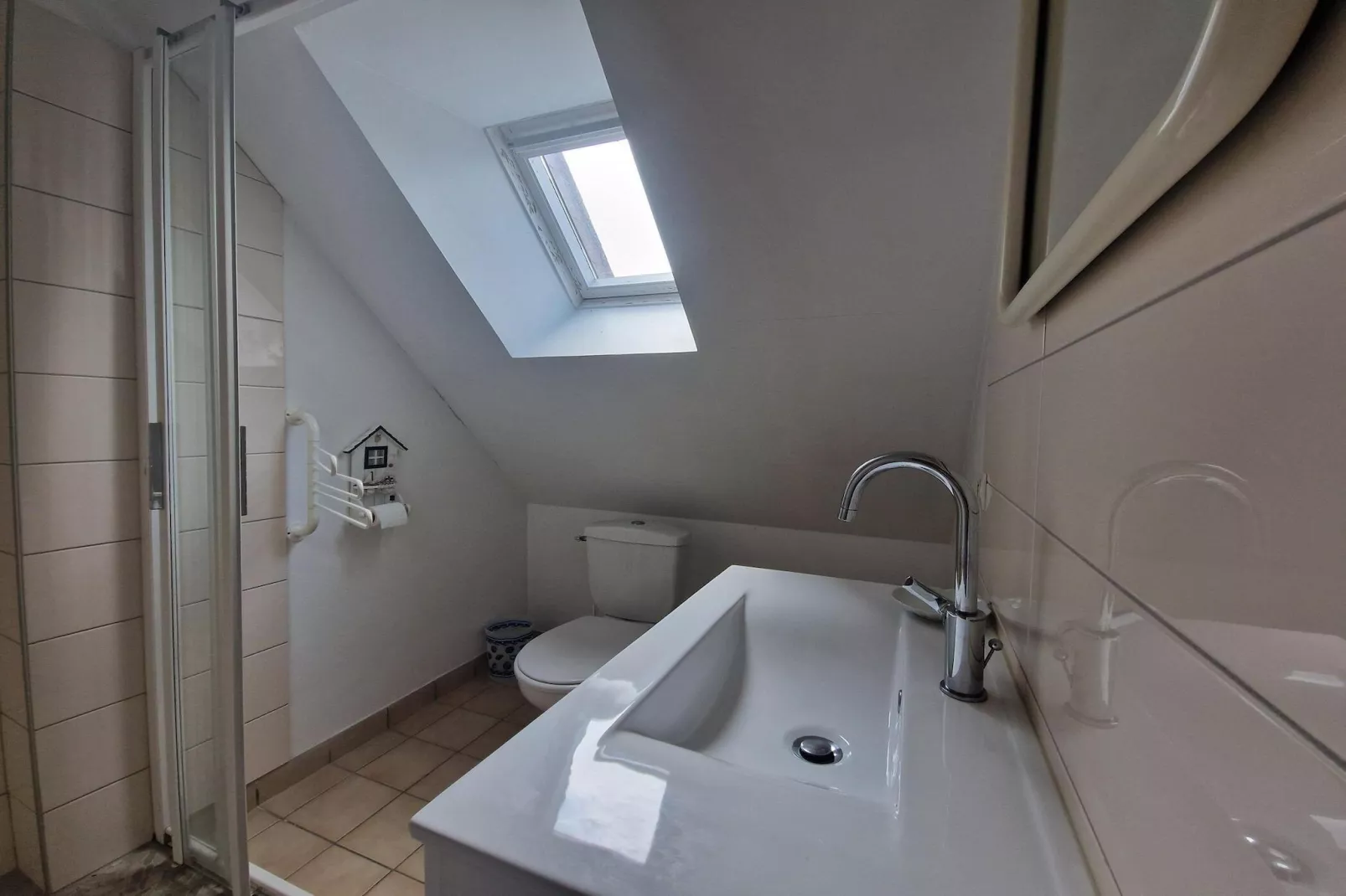 Semi-detached house Damgan-Badkamer