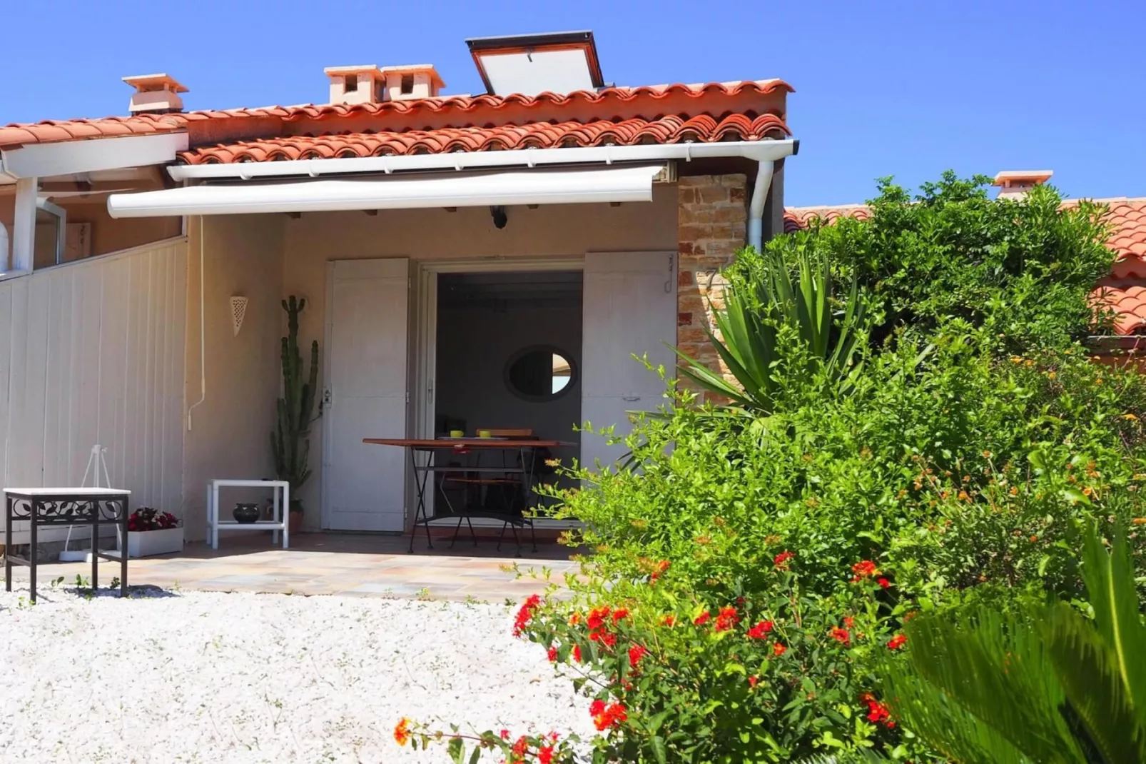 Reihenhaus in Le Lavandou-Buitenkant zomer