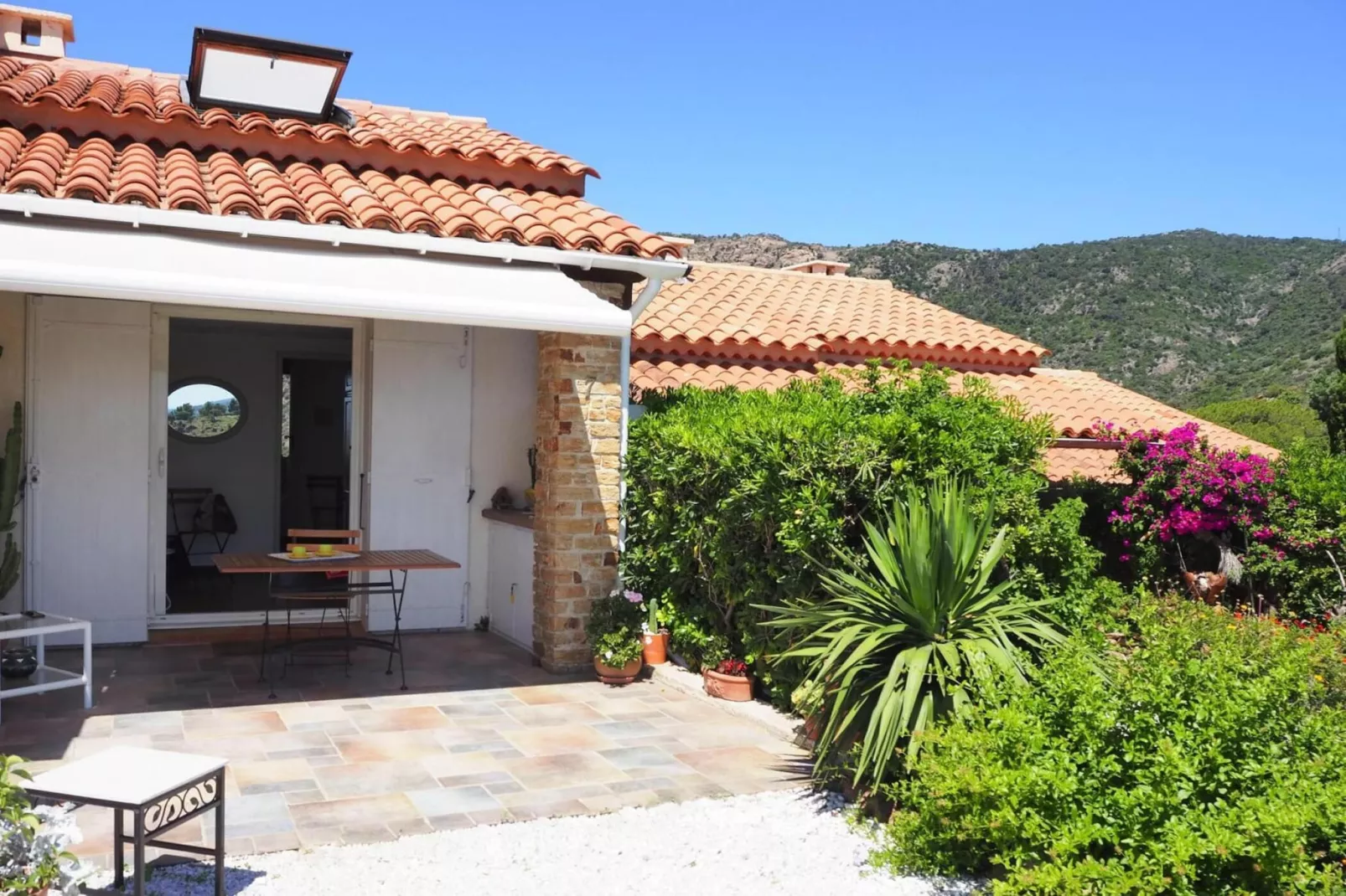 Reihenhaus in Le Lavandou-Buitenkant zomer
